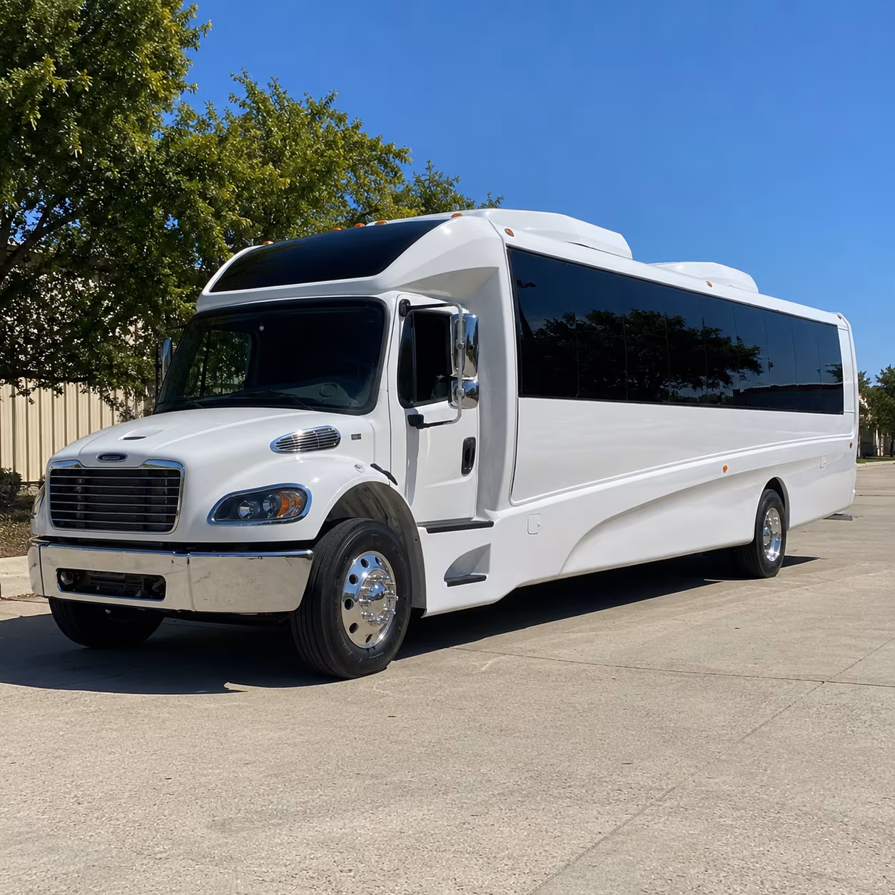 clovis 28 passenger minibus