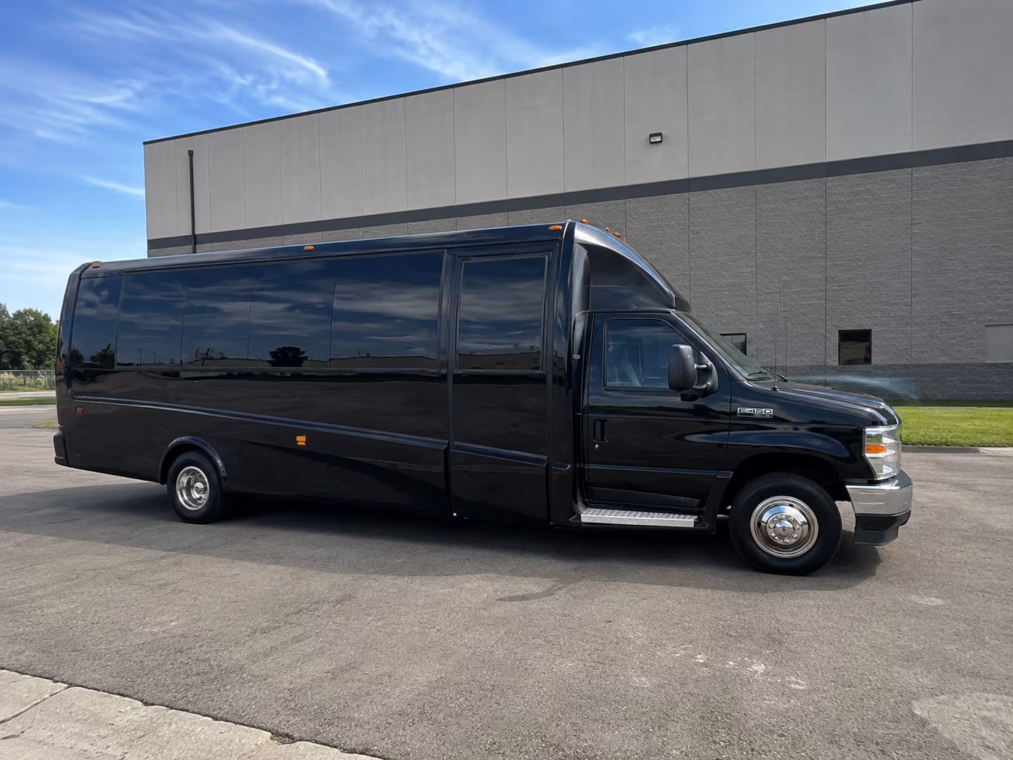 corporate and conference buses serving clovis and fresno